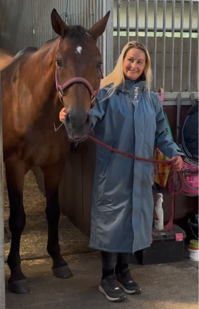 Helen wearing size M
